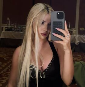 Ava Max Çıplak Sızdırılmış OnlyFans Fotoğrafı 1045