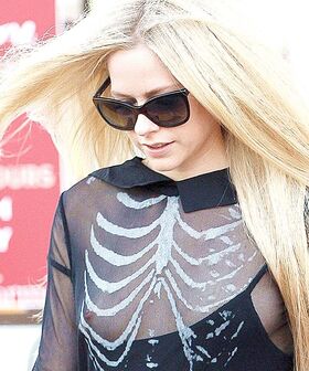 Avril Lavigne Nude Leaks OnlyFans Photo 8