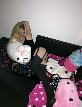 Avril Lavigne Nude Leaks OnlyFans Photo 16