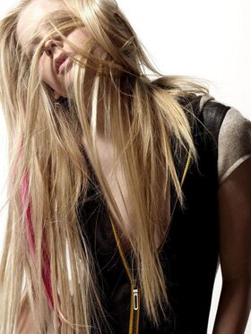 Avril Lavigne Nude Leaks OnlyFans Photo 32