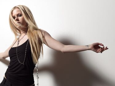 Avril Lavigne Nude Leaks OnlyFans Photo 38