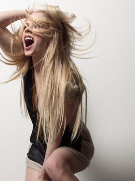 Avril Lavigne Nude Leaks OnlyFans Photo 42