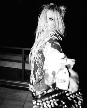 Avril Lavigne Nude Leaks OnlyFans Photo 58