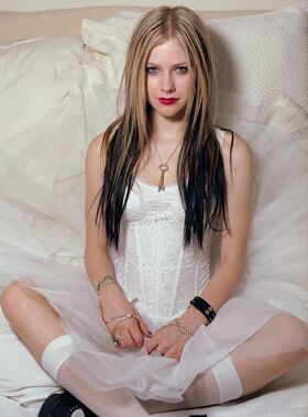 Avril Lavigne Nude Leaks OnlyFans Photo 66