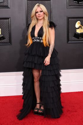 Avril Lavigne Nude Leaks OnlyFans Photo 94