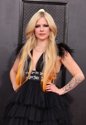 Avril Lavigne Nude Leaks OnlyFans Photo 97