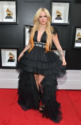 Avril Lavigne Nude Leaks OnlyFans Photo 99