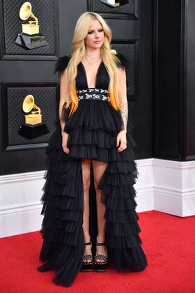 Avril Lavigne Nude Leaks OnlyFans Photo 101
