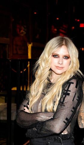 Avril Lavigne Nude Leaks OnlyFans Photo 142
