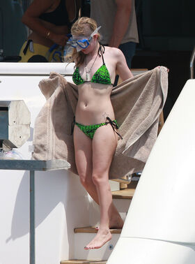 Avril Lavigne Nude Leaks OnlyFans Photo 167