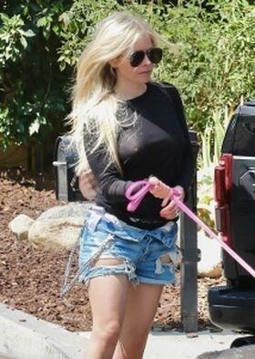 Avril Lavigne Nude Leaks OnlyFans Photo 227