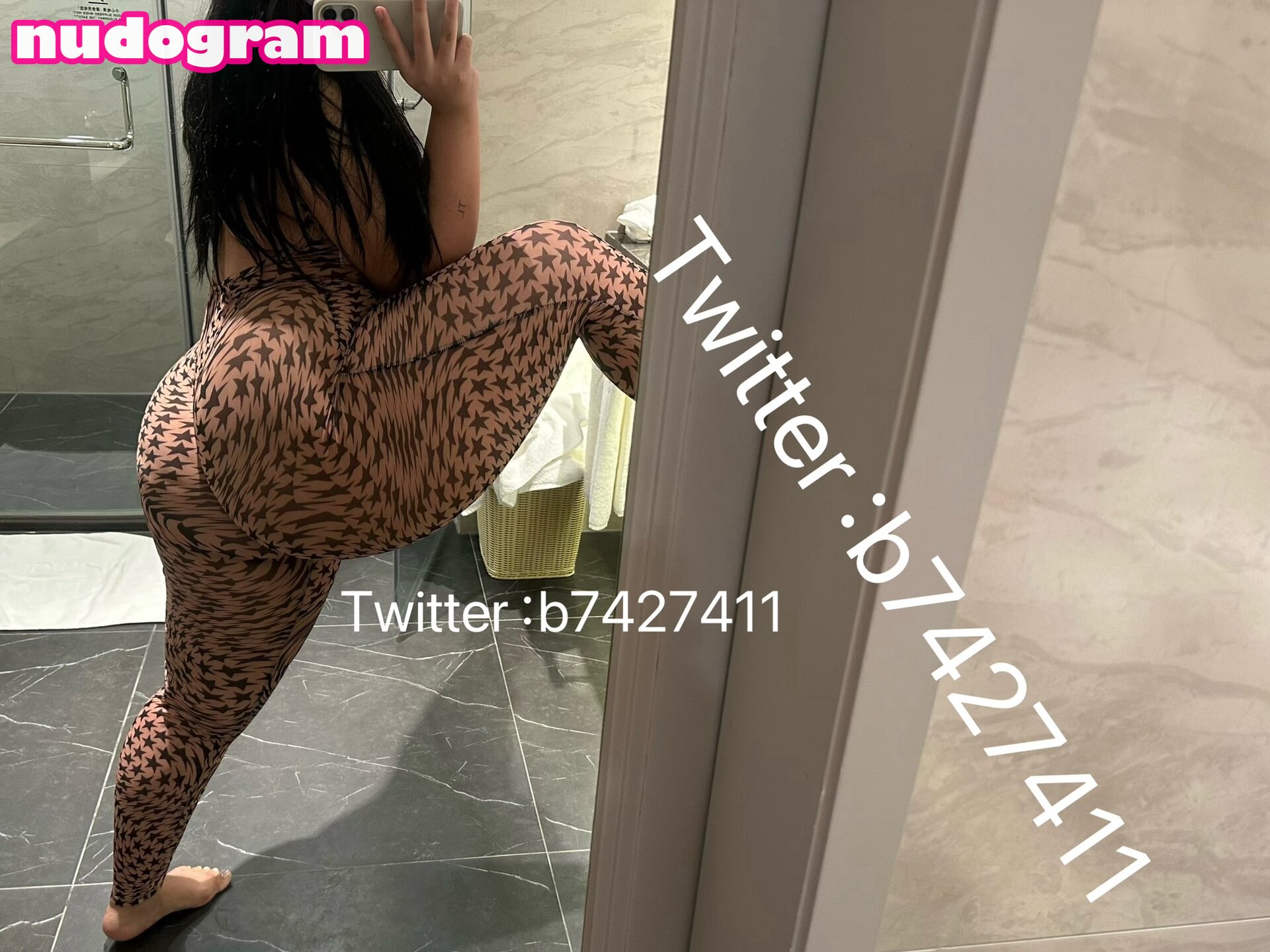 B742741's intimate moment captured