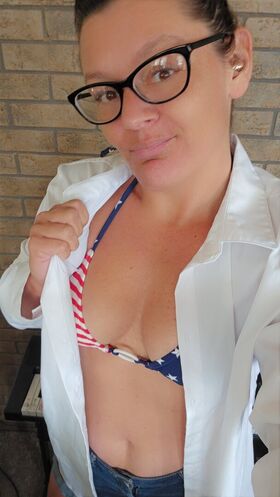 Basedmama Fotografie scursă ilegal OnlyFans dezbrăcată 13