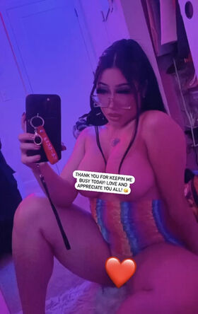 Beamer Babe Nude Leaks OnlyFans Photo 1
