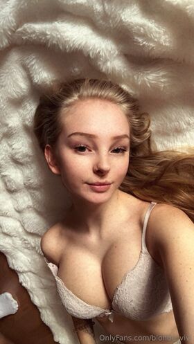 blonde_vivi Nude Leaks OnlyFans Photo 2