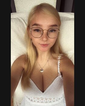 blonde_vivi