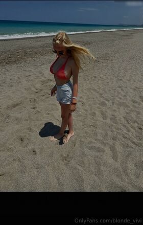 blonde_vivi