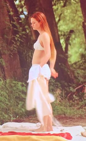 Bonnie Wright Nude Leaks OnlyFans Photo 61