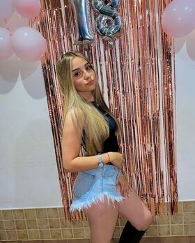 Brisa Gianella Гола изтичане OnlyFans снимка 2