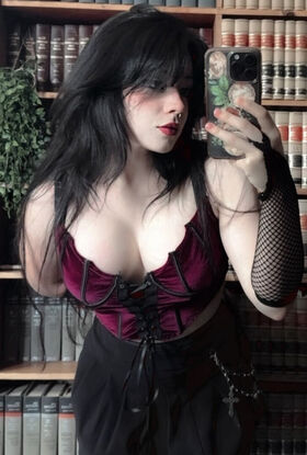 BuffGothMom Фото просочення OnlyFans (оголене) 1