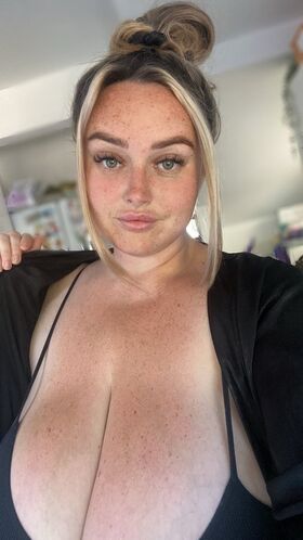 bustyholly Nude Leaks OnlyFans Photo 46