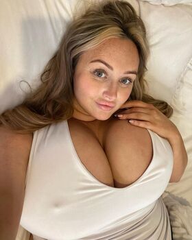 bustyholly Nude Leaks OnlyFans Photo 83