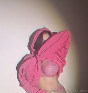 bustyy_bella