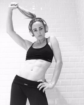 Caity Lotz Nude Leaks OnlyFans Photo 15