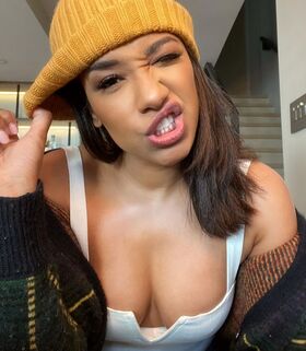 Candice Patton Nude Leaks OnlyFans Photo 7