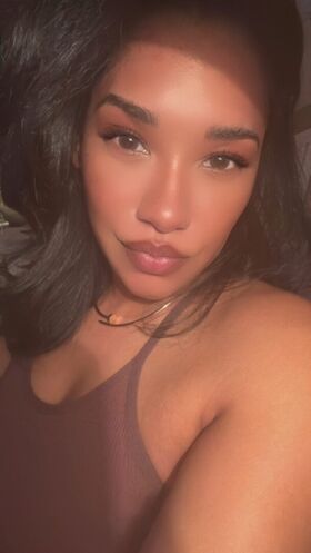 Candice Patton Nude Leaks OnlyFans Photo 12