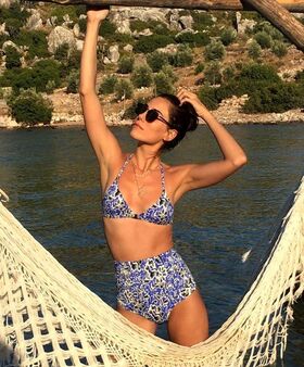 Cansu Dere Naakte Leaks OnlyFans Foto 1