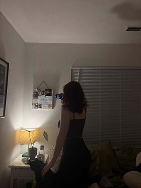 Carly Mariss Procurena gola OnlyFans fotografija 12