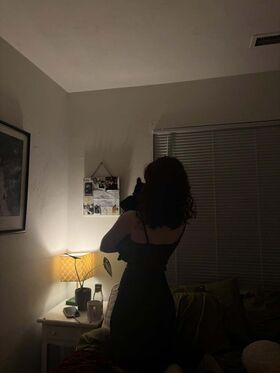 Carly Mariss Procurena gola OnlyFans fotografija 13