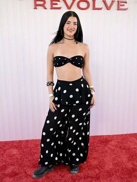 Charli D'Amelio Nahé uniklé OnlyFans foto 2203