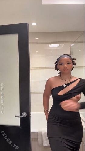 Chloe Bailey Гола изтичане OnlyFans снимка 93