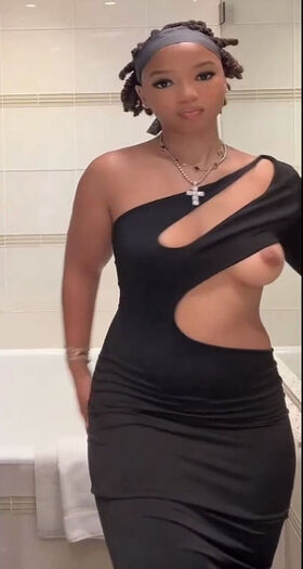 Chloe Bailey Гола изтичане OnlyFans снимка 100