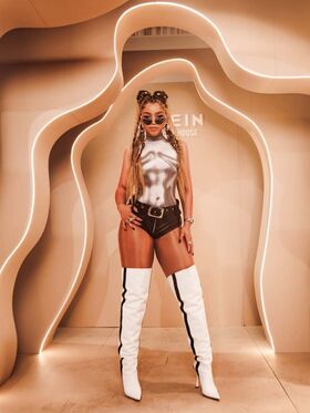 Chloe Bailey Гола изтичане OnlyFans снимка 124