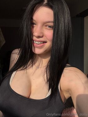 chloe_dolly