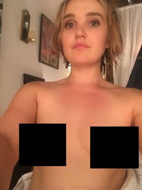 Chloe Fineman Nude Leaks OnlyFans Photo 12