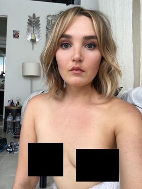Chloe Fineman Nude Leaks OnlyFans Photo 14