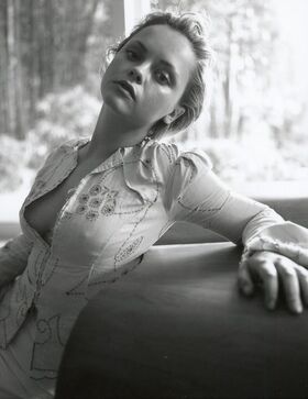 Christina Ricci Nude Leaks OnlyFans Photo 79