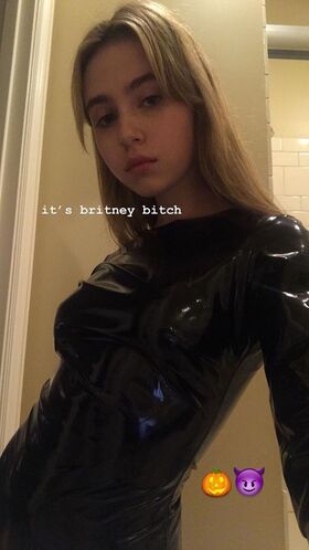Clairo Nude Leaks OnlyFans Photo 18