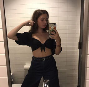 Clairo Nude Leaks OnlyFans Photo 23