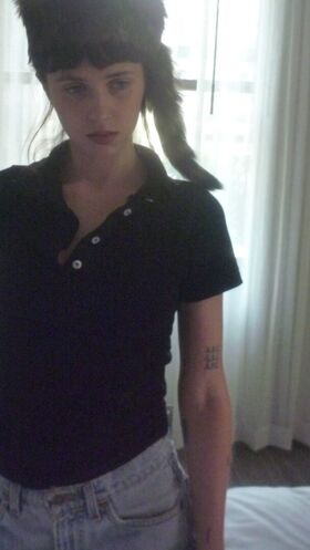 Clairo รูป OnlyFans เปลือยรั่วไหล 204