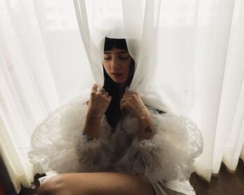 Clairo รูป OnlyFans เปลือยรั่วไหล 210