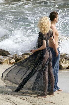 Claudia Schiffer Гола изтичане OnlyFans снимка 88