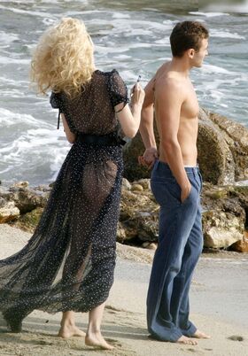 Claudia Schiffer Гола изтичане OnlyFans снимка 89