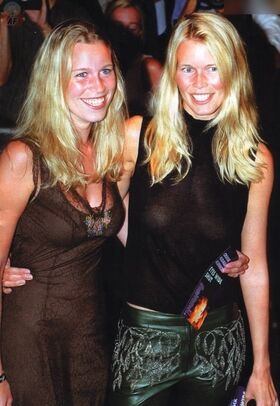 Claudia Schiffer Гола изтичане OnlyFans снимка 97