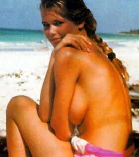 Claudia Schiffer Гола изтичане OnlyFans снимка 115