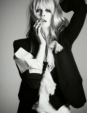 Claudia Schiffer Гола изтичане OnlyFans снимка 125